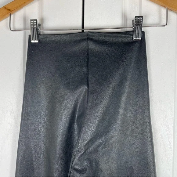 Evereve Commando 7/8 Faux Leather Leggings Womens XS Black Moto Goth Chic *Flaw* - Picture 6 of 14